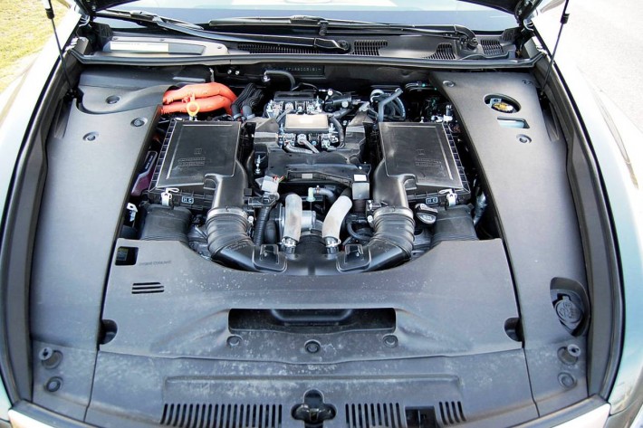 Гибридная система состоит из V6-мотора и электромоторов общей мощностью 420 лошадиных сил